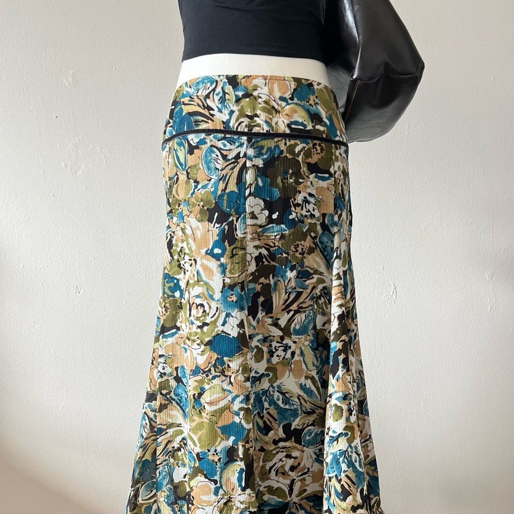 gorgeous multicolour floral maxi skirt with lace trim🌟